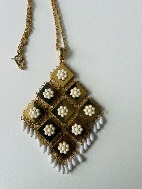 Vintage Large Gold-Tone Floral Drop Pendant Necklace 70’s